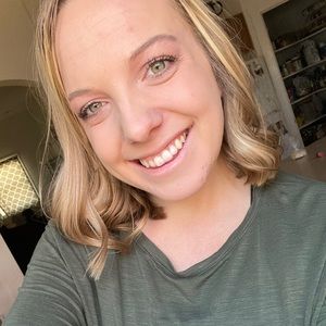 Meet your Posher, Olivia